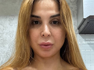topless cam girl YanaMillers